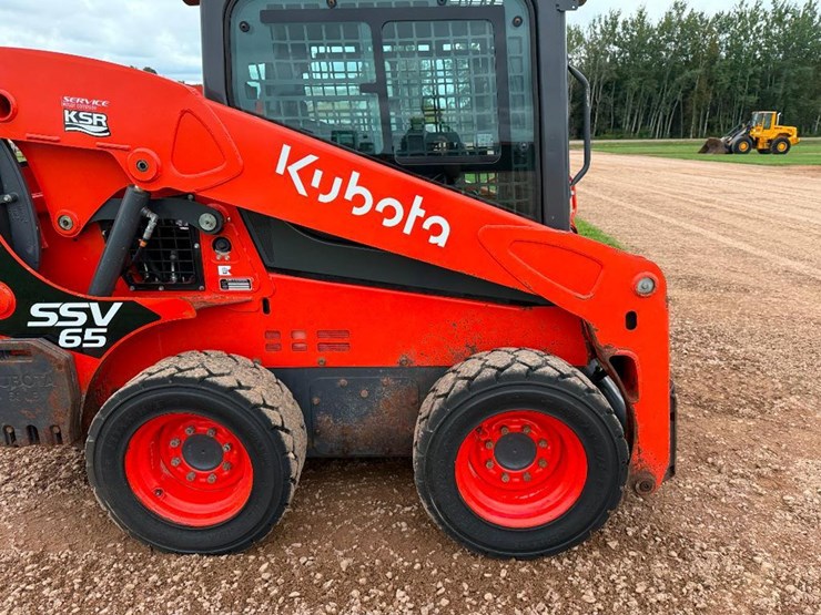 2023-kubota-ssv65-image-18