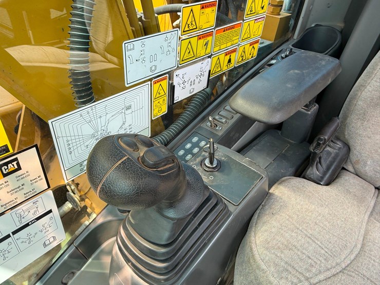 2016-caterpillar-313flgc-image-23