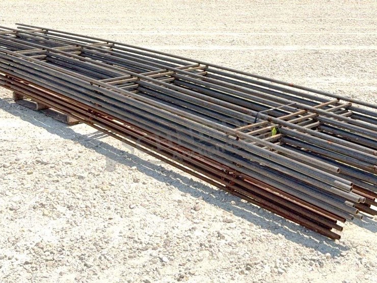 15--unused-4'x20'-continuous-steel-fence-panels-image-1