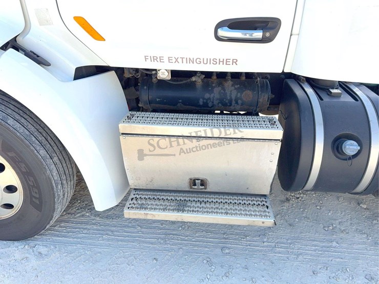 2020-peterbilt-579-image-46