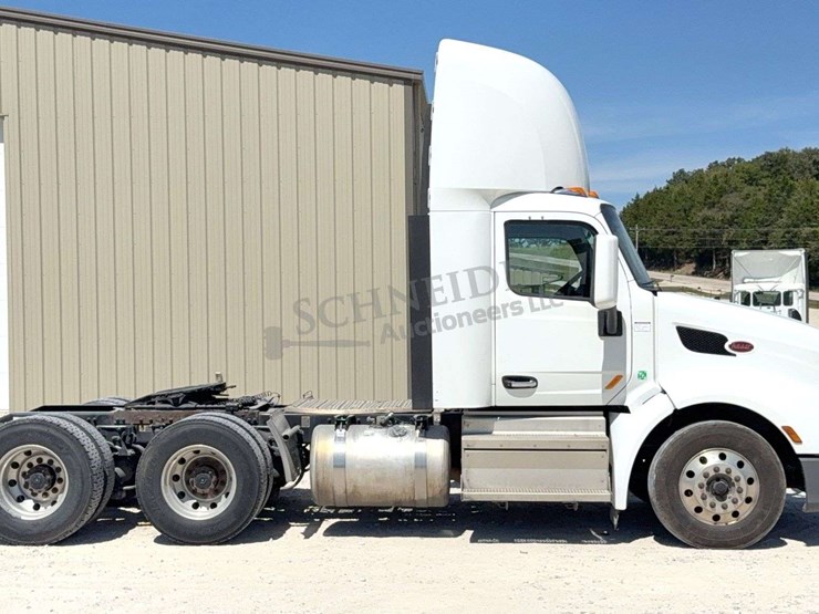 2020-peterbilt-579-image-3