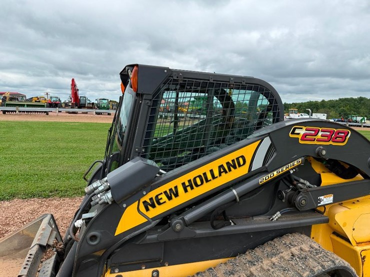 new-holland-c238-image-13
