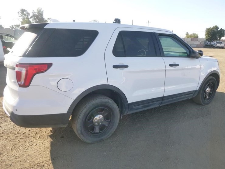 2017-ford-explorer-image-4