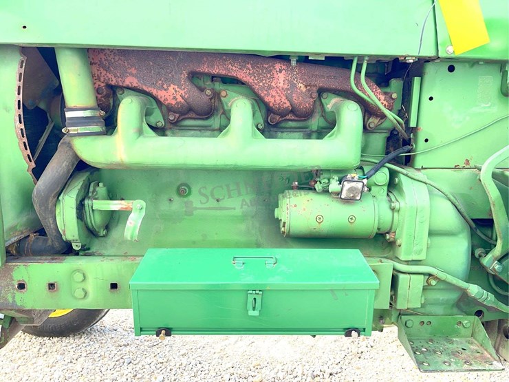 john-deere-4010-image-31
