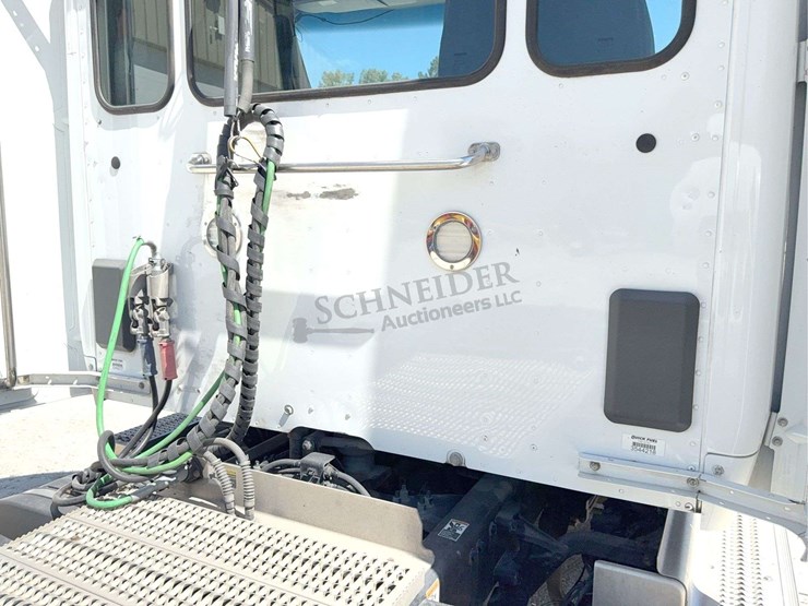 2020-peterbilt-579-image-23