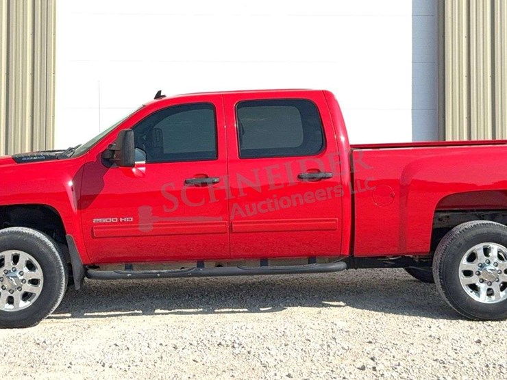 2013-chevrolet-2500hd-image-4