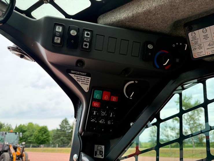 2022-deere-333g-image-33