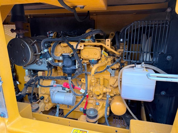 caterpillar-307.5-image-45