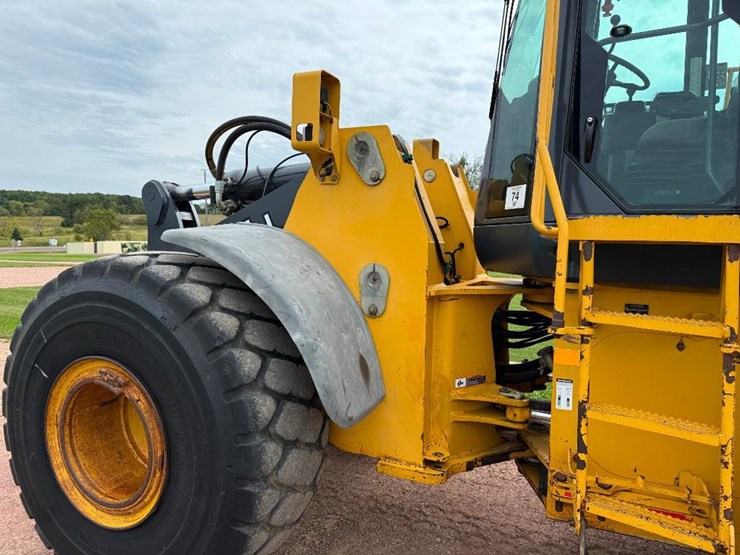 2005-deere-744j-image-22