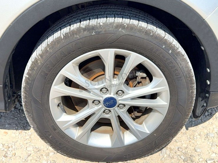 2017-ford-escape-se-image-16