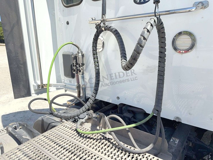 2020-peterbilt-579-image-22