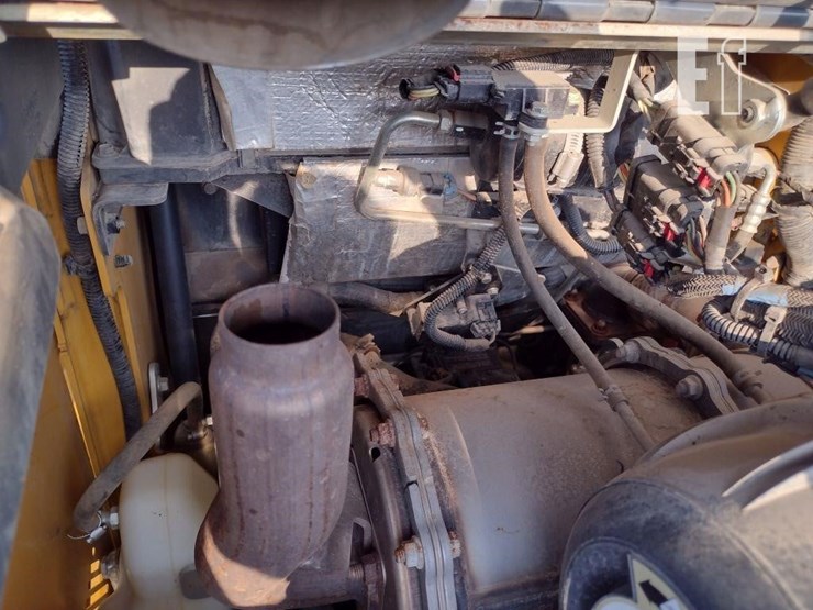 2019-deere-324g-image-25