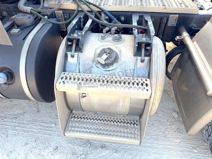 2020-peterbilt-579-image-43