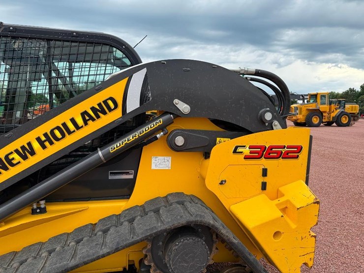 new-holland-c362-image-11