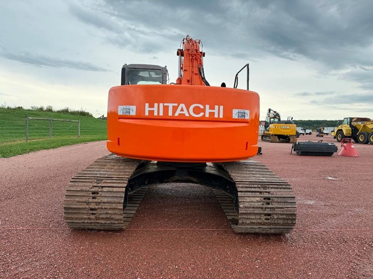 hitachi-zx225us-lc-image-4