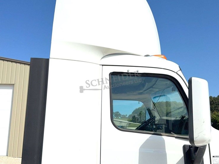2020-peterbilt-579-image-18