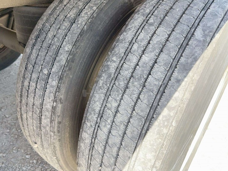 2008-utility-4000dx-image-25