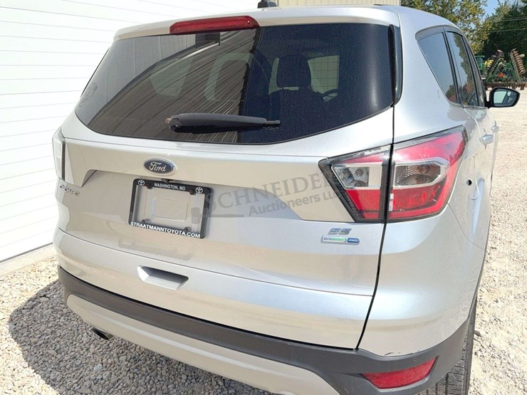 2017-ford-escape-se-image-22