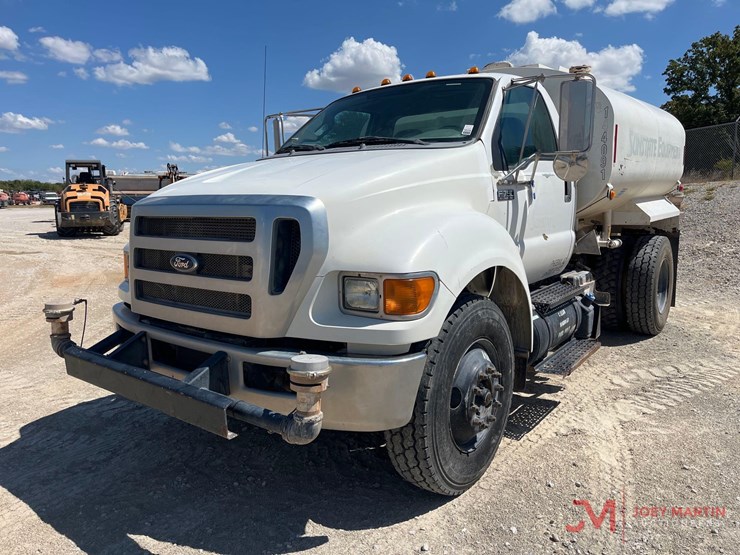 2015-ford-f750-image-1