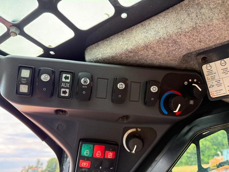deere-325g-image-33