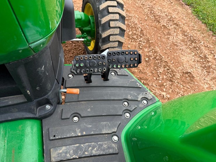 john-deere-4044m-image-34