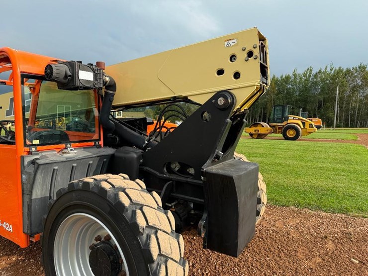 2014-jlg-g6-42a-image-21