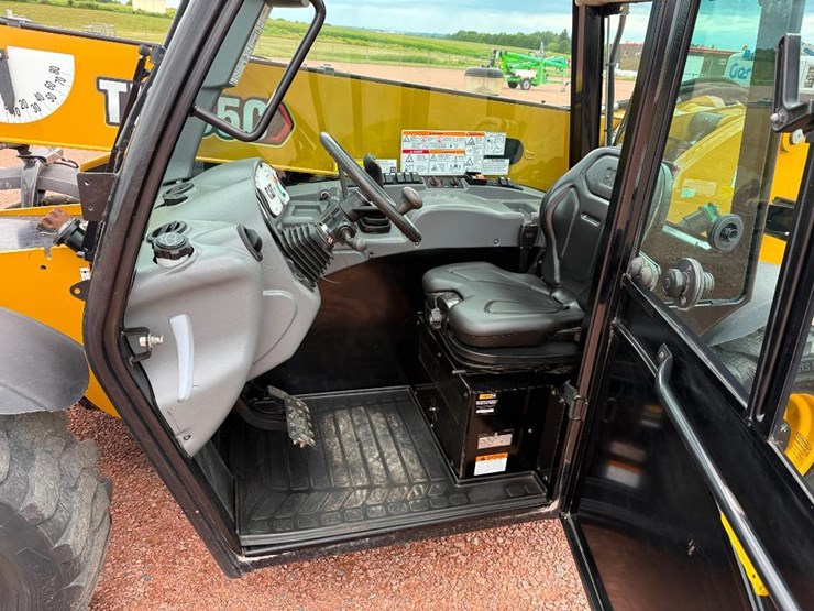 2021-caterpillar-th255c-image-40