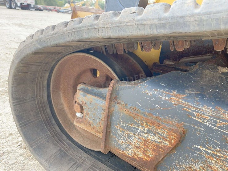 2020-deere-331g-image-27