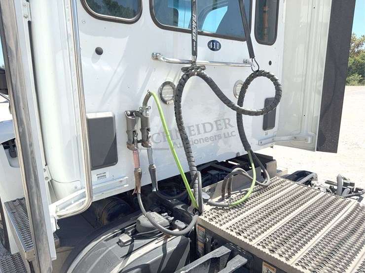2020-peterbilt-579-image-43