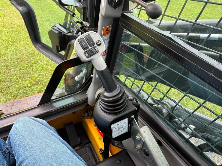 new-holland-c232-image-36