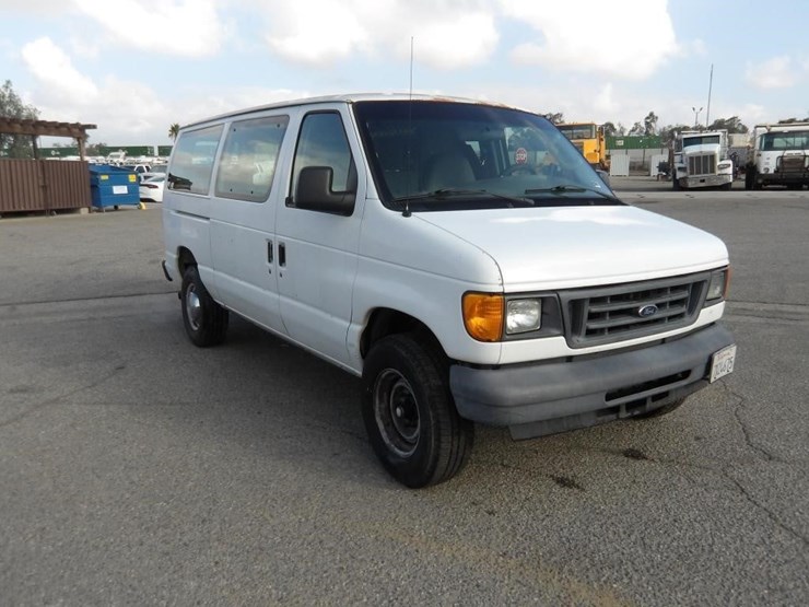 2005-ford-e350-image-2