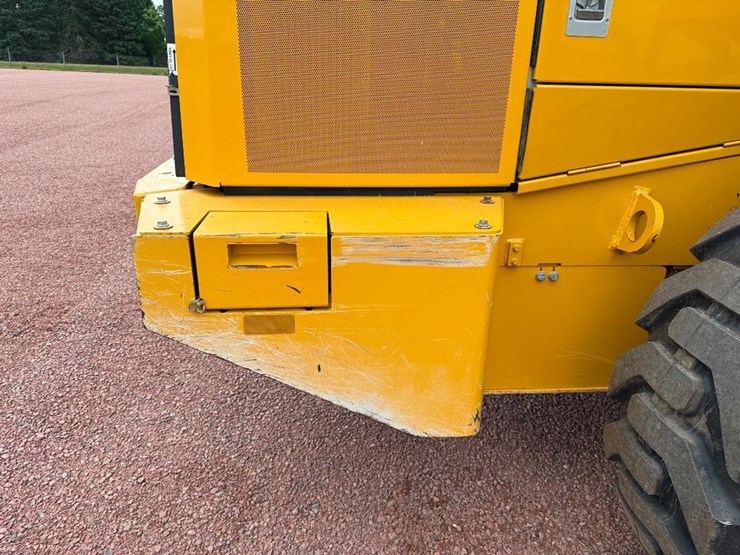 2019-deere-544l-image-32