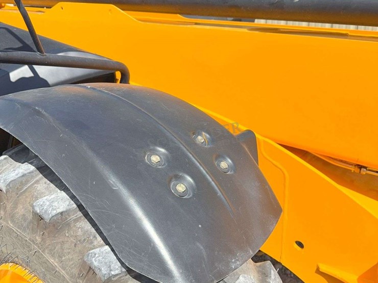 2019-jcb-540-140-image-28