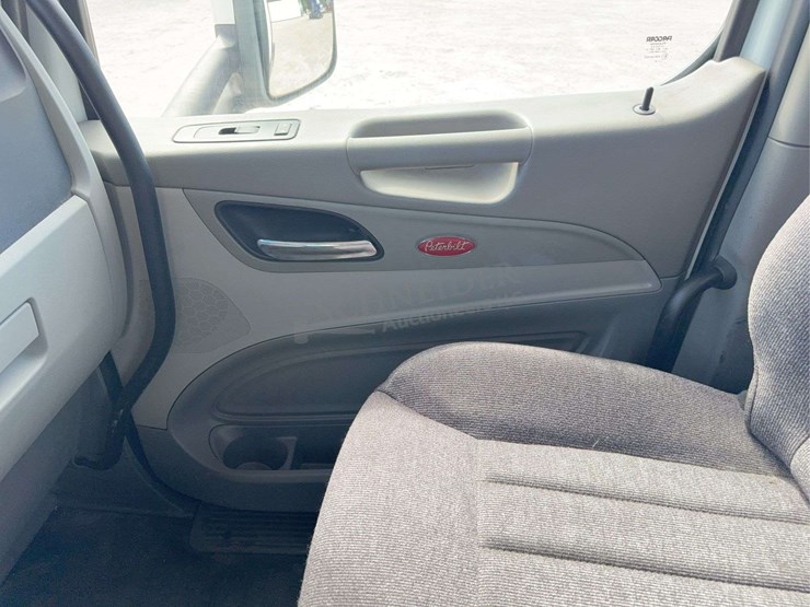 2020-peterbilt-579-image-87