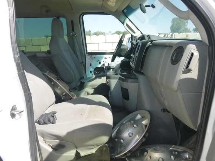 2012-ford-e350-image-17