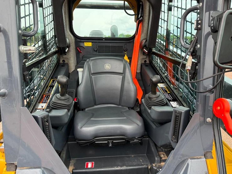 2022-deere-333g-image-28