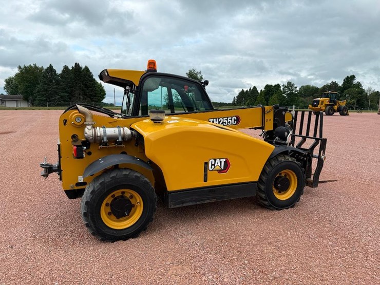 2021-caterpillar-th255c-image-4