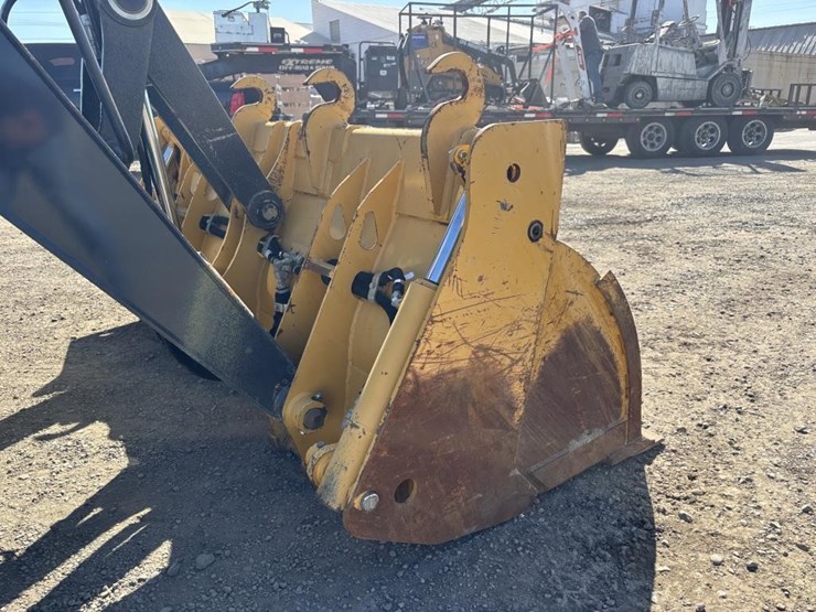 2021-deere-210l-image-12