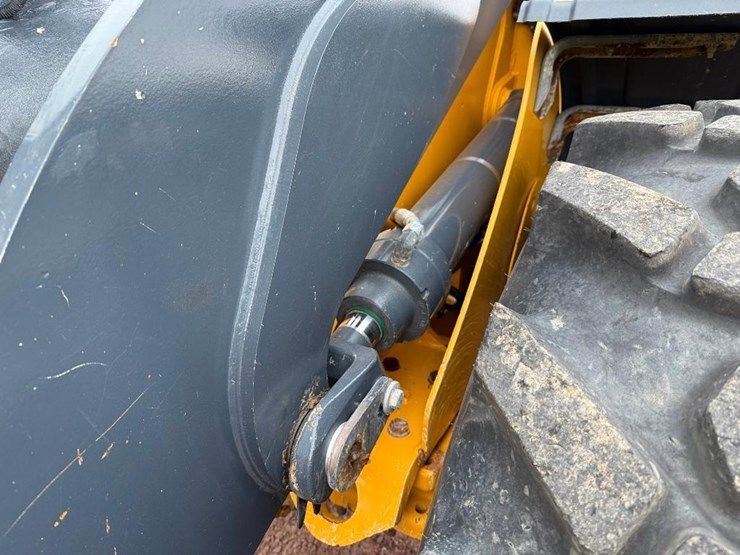 2021-deere-544p-image-31