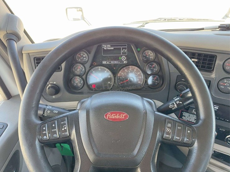 2020-peterbilt-579-image-73