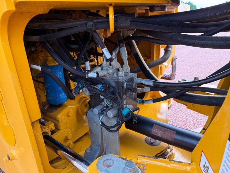 deere-524k-image-29