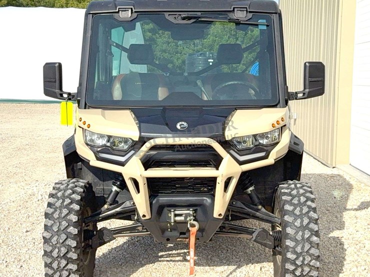 2023-can-am-hd10-defender-limited-4x4-utv-image-8
