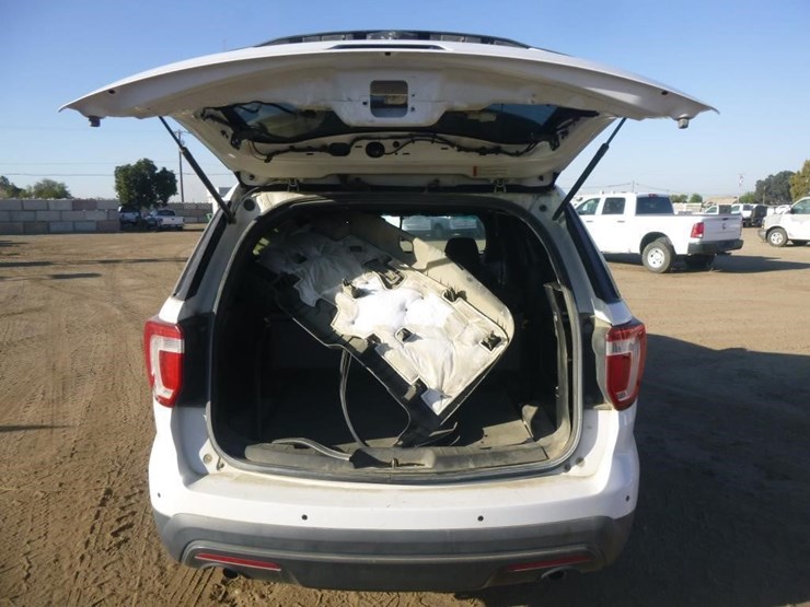 2017-ford-explorer-image-21