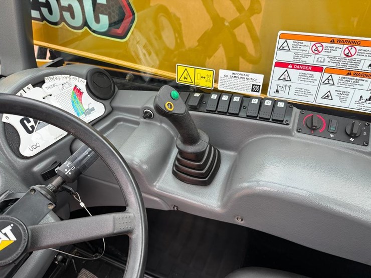 2021-caterpillar-th255c-image-44
