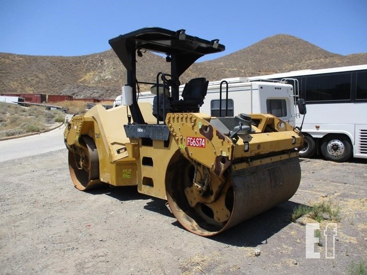2012-caterpillar-cb54-image-4