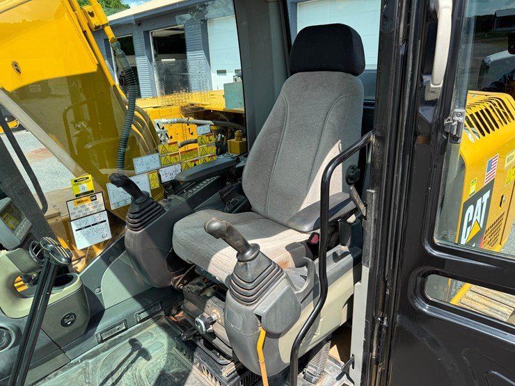 2016-caterpillar-313flgc-image-21