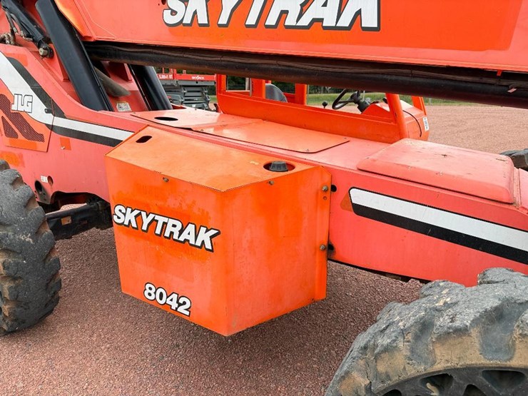 2015-sky-trak-8042-image-30