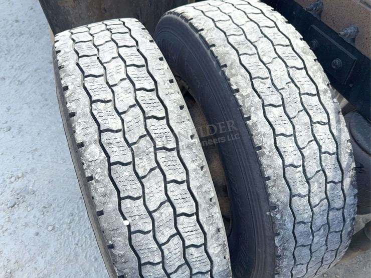 2020-peterbilt-579-image-40