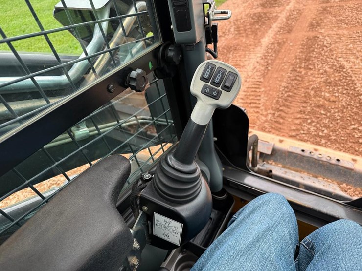 new-holland-c238-image-33