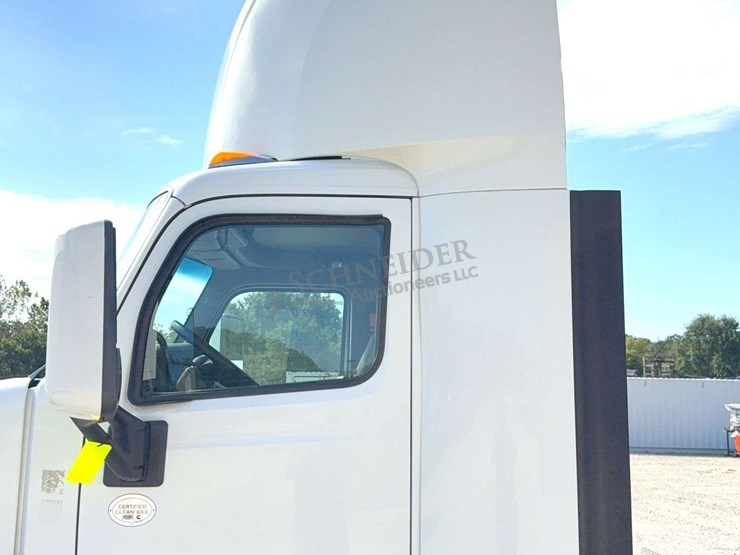 2020-peterbilt-579-image-47